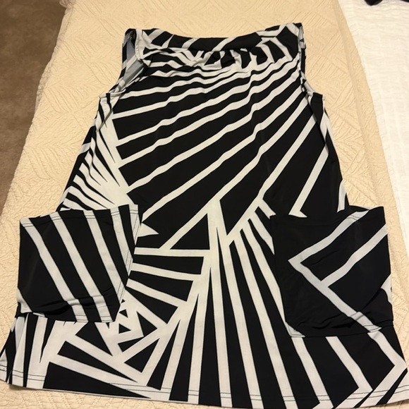 Sandiva Swimsuit Coverup - Picture 2 of 4